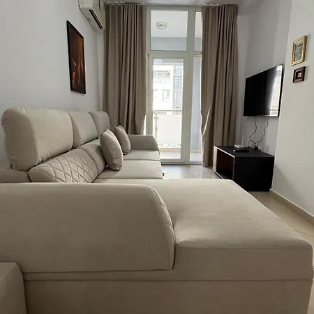 Blue Boutique 2 * 티라나